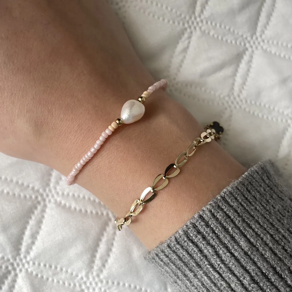 ELINA armband. 40 SEK.   Välj din favoritfärg och designa en egen 🤍 Mer på instagram @fromleelima. Accessoarer.