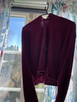 Hoodie i storlek 5 - En tunn hoodie i storlek M