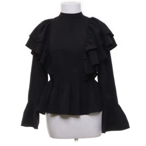 snygg blus - skit snygg blus! från gina tricot men köpt på sellpy