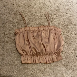 Topp  - En rosa siden topp. Jätte fin från shein 