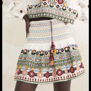 Kjol - säljer zara kjol, helt slutsåld💙 använt 1 gång 