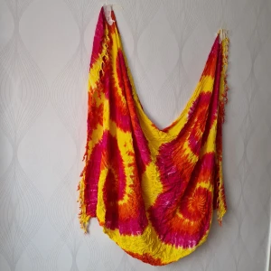 Pareo - Pareo i tryckt mönster. Enkel att svepa runt kroppen. Bred 150 cm lång 160 cm