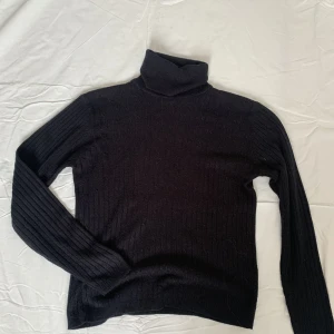 Polotröja  - Polotröja från Laura Scott jättefint material 