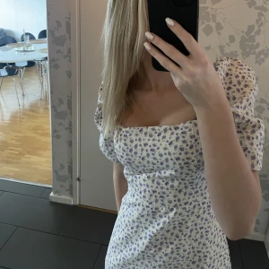 Sommarklänning - En superfin sommarklänning som är bekväm och funktionell🌟 Skriv för mer info!