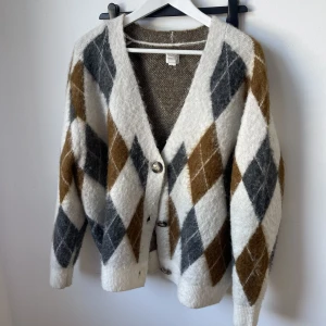 speciell kofta - en superfin, unik kofta från en collab H&M hade för nått år sedan! Den är använd någon enstaka gång för den passade mig inte!