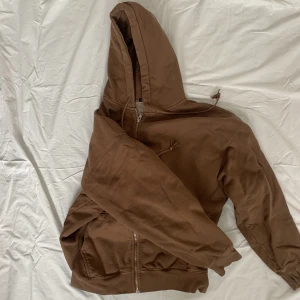 Brun Brandy Melville zip up  - En brun zip up från Brandy Melville