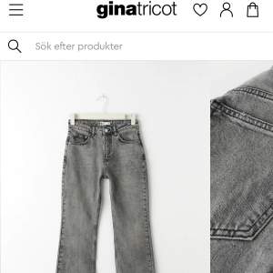 Ett par gråa jeans från Gina tricot  i storlek 32 knappt använda passar mig som är runt 160cm lång dm för fler bilder (min bakkamera är lite suddig därför är bilden inte så bra) 🫶
