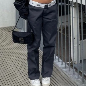 Dickies kostymbyxor  - Kostymbyxor från dickies i modellen 874 work pant rec, använd en gång, köpte för 699kr på zalando ☺️(första bilden är lånad)