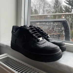 Air Force 1 Low dam - Jättecoola skor som är nästanintill nyskick! Nypris 1400, säljer för 700+ frakt 💞kom privat för mer bilder eller frågor 