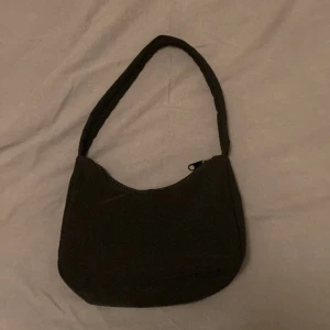 Svart handväska  - Svart handväska 