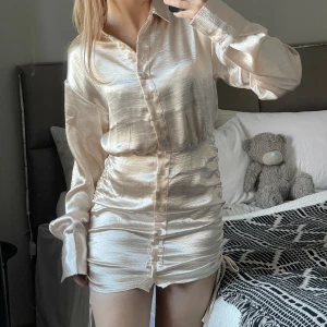 Klänning - Superfin klänning, prislapp kvar! Helt oanvänd endast testad! 499.00 ny pris säljer för 399 inklusive frakt!📦