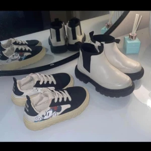 Barnskor  - Massor barn skor. 