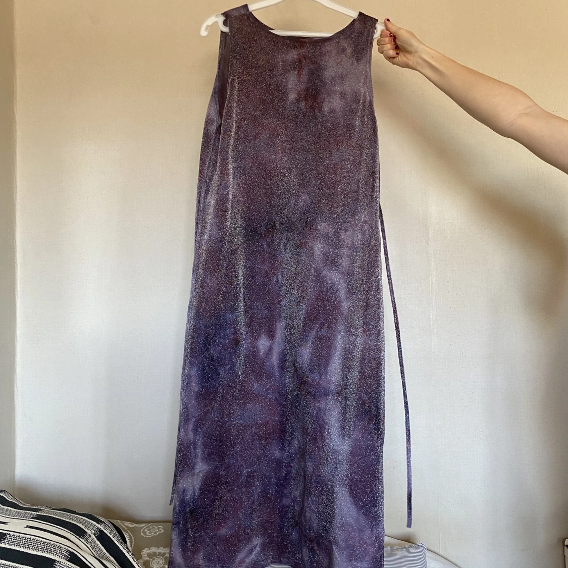 Lång klänning med knytband i midjan - 91