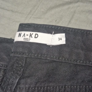 Nakd jean med Slits - Helt oanvända då de inte passade mig😊 Storlek 34 med dragkedje slits.