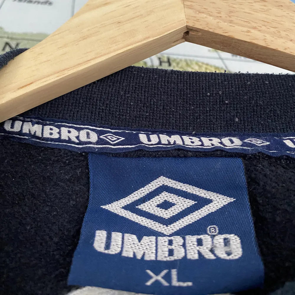 Skön vintage umbro tröja. Hoodies.