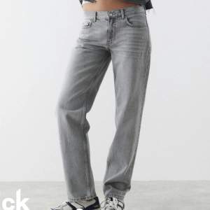 Low straight jeans från Gina tricot😄jätte bra skick