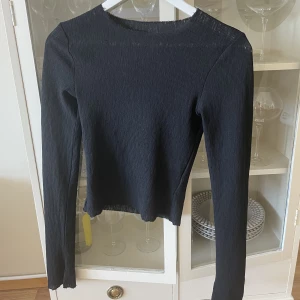 Adsgn longe sleeve top  - Önskar byta denna svarta topp från ADSGN (strl XS) mot en S alt. M. Använd 2-3 ggr 