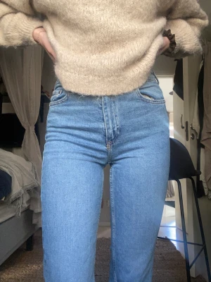 Bootcut jeans  - Säljer dessa supper snygga Bootcut jeans som jag inte länge använder. Dom är i storlek 32/xs för 200. Är villig att diskutera priset ☺️