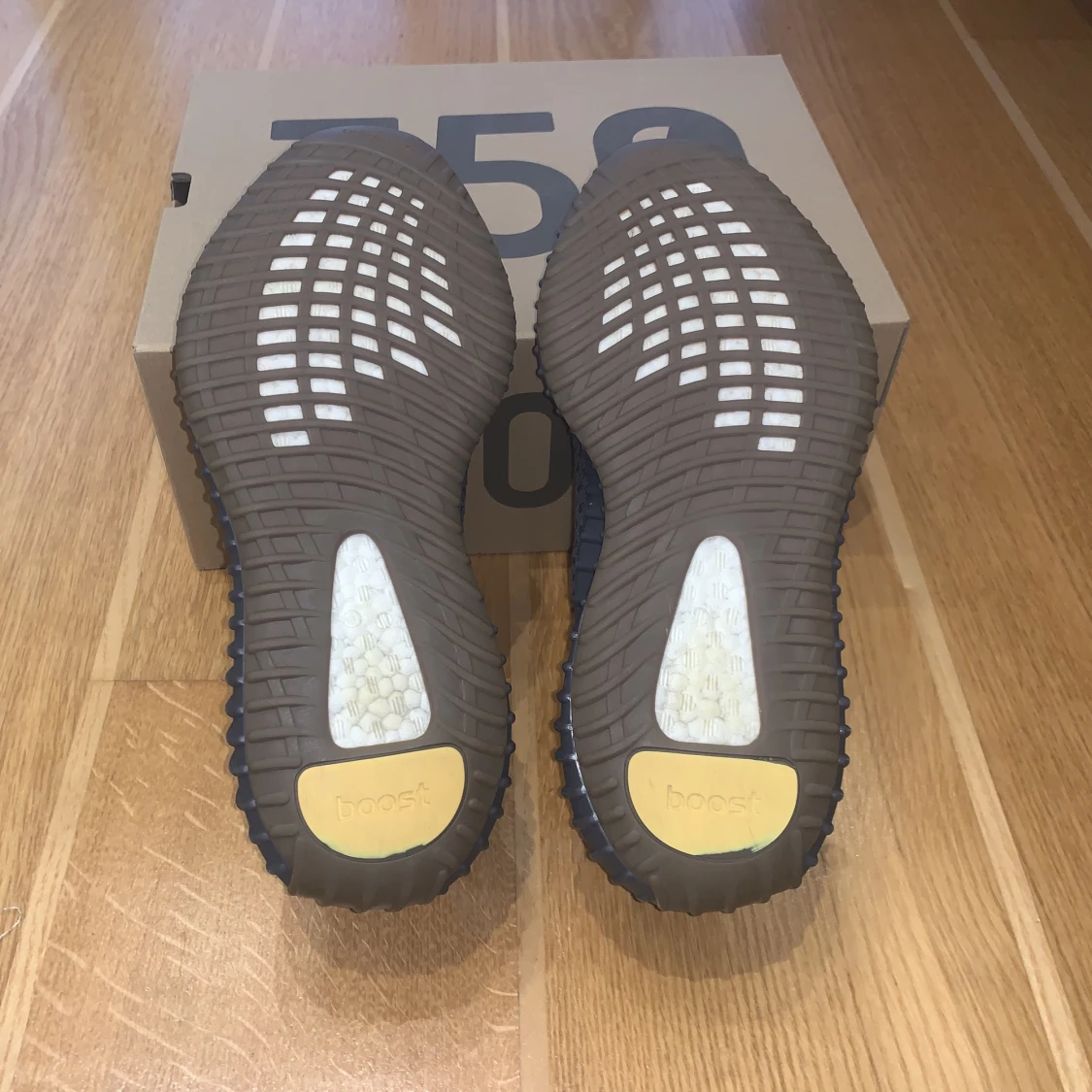 Yeezy 350 V2 Cinder - 91