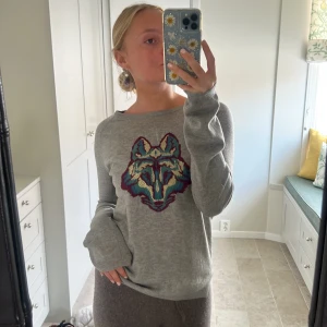 Zadig & Voltaire kashmir/ulltröja - Superfin stickad tröja från Zadig💗 jättebra skick, inga täcken på användning. Ull och kashmirblaning🧡 passar xs-m. Nypris ca 3500kr