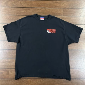 Vintage Champion tshirt - Snygg vintage T-shirt i storlek L! Bara att skriva om du undrar över något🙏