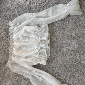 Tröja - Jättefin tröja, aldrig använd. Säljes pga fel storlek. Kontakta vid intresse😊💕 95kr+ frakt Köparen står för frakten😊 Finns i Gävle!