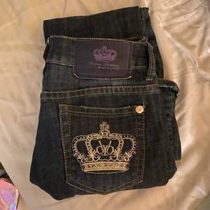 Skit snygga jeans som inte kommer till användning ❌intreskoll❌ skriv t mig om du undrar något jag kan också mäta om de är något jag är lite osäker på storlek men typ xs
