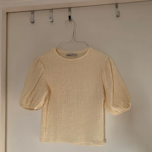 Strl xs - Säljer pga att jag rensar ut min garderob på saker jag inte använder. Kommer sälja allt för en billig peng då jag behöver bli av med det snabbt. Mitt pris: 30kr  (Kan mötas upp i Malmö eller fraktas)