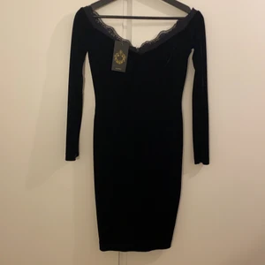 Klänning  - Helt ny med lappen på! Snygg Black Valvet dress!