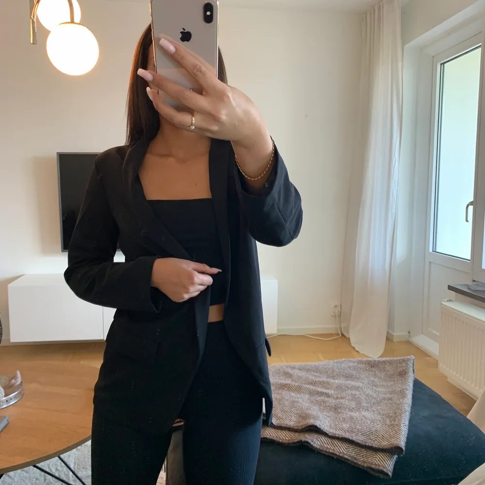 Oversized blazer. Super fin och lite tunnare i materialet. Perfekt till sommaren😍. Jackor.