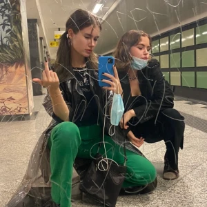 Coola gröna jeans/hög midja/utsvängda ⭐️ - Coola jeans i grön färg, högmidjade och utavängda