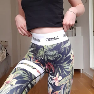 STRONGER vietnam tights  - Stronger tights- vietnam  Stl- XS   jag säljer dessa tights från stronger som är använda men som inte har något tecken på slitage. Köptes för 799:-