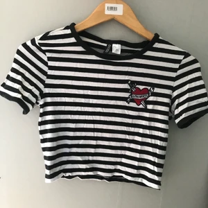 H&M croppad t-shirt - Använd fåtal gånger! <3