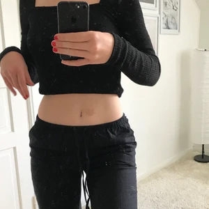 Linnebyxor  - Svarta linnebyxor från H&M, endast testade. Helt slutsålda på hemsidan