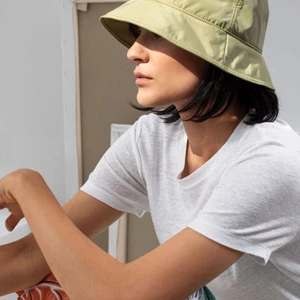 Bucket har från other stories  - Sååå fin bucket hat från other stories! Perfekt till stranden hela sommaren🥰  Knappt använd💖💖