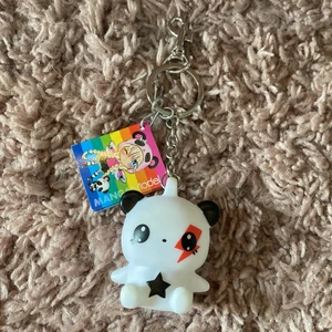 Nyckelring panda🐼💕 - Nyckelring från lekia aldrig använd trycker man på magen lyser den rosa💕