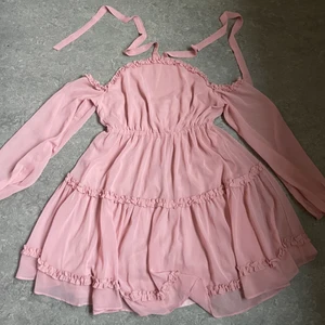 Girly pink dress  - Pink off-shoulder dress with ruffles from nakd, used once. Size 38, fits S and M. The two bands go around the neck. 