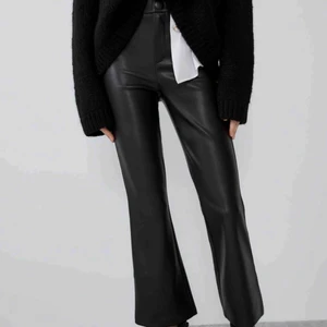 Skinnbyxor - Inte min bild!! Har likadana byxor från zara, XS Skinbyxor och sitter så snyggt på, för små för mig idag