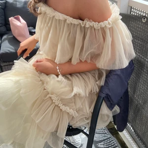 Klänning - Säljer denna super söta klänningen❤️ passar bra till lite finare tillfällen💕