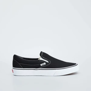Vans slip on - Säljer mina super fina vanliga slip ons från vans, då jag inte använder dom längre. Passar jättefint nu på sommaren 💓