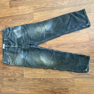 Levi’s jeans - Gråa Signature Levi’s jeans t salu, för små för mig o inte min stil längre, buda o fråga på!