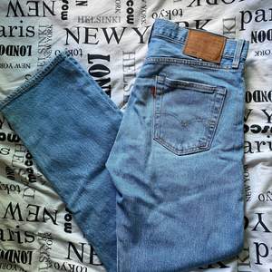 501 Levi’s jeans  W30 L30 Nypris 1099kr köpta på carlings  Använda ett fåtal gånger så väldigt fint skick.