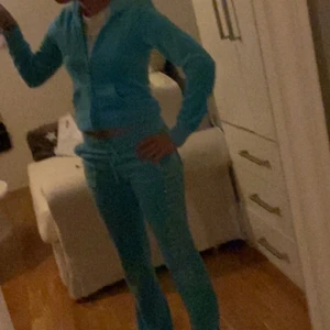 Juicy couture  - Juicy från Aliexpress helt nya, fick hem idag men råkat köpa dubbla, storlek s men sitter som xs. Nypris 540