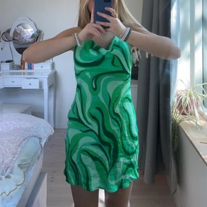 Zara klänning  - Snyggaste klänningen från zara💓💓 Köpte för ungefär ett år sen och är sparsamt använd sedan dess💋✨