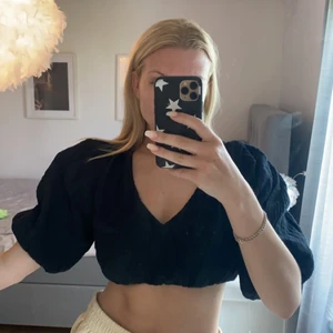 Svart topp - Svart fest topp med knyte där bak❤️ Andvänd 1 gång