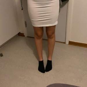 vit kjol lång 