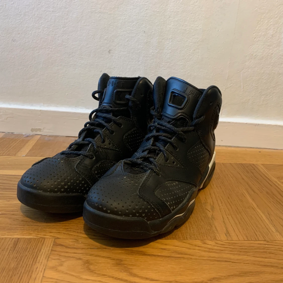 Air Jordan 6 Black Cat - 90