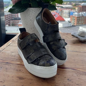 Samsoe Samsoe skor - Samsoe Samsoe skor i äkta skinn. Nypris: 1699kr. Säljer nu för 250kr. Storlek 36. 