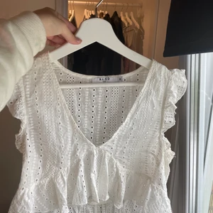 Topp - Jättesöt topp ifrån NA-KD inköpt förra året och använd 2 gånger. Säljer då den är förliten för mig. Står ej för frakt