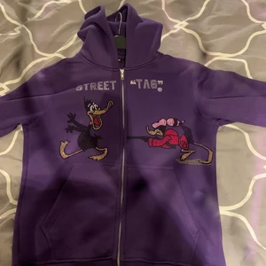 Street tag - En skön rhinestone tröja från Streettag. Använd några få gånger men tyckte inte att den passade mig, den är limited edition och kommer inte släppas igen